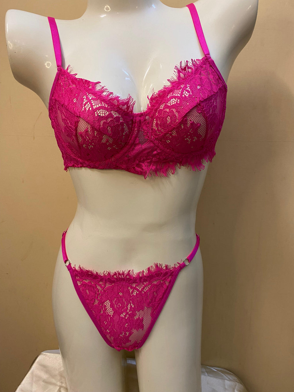 Pink Lace Underwire Lingerie Set