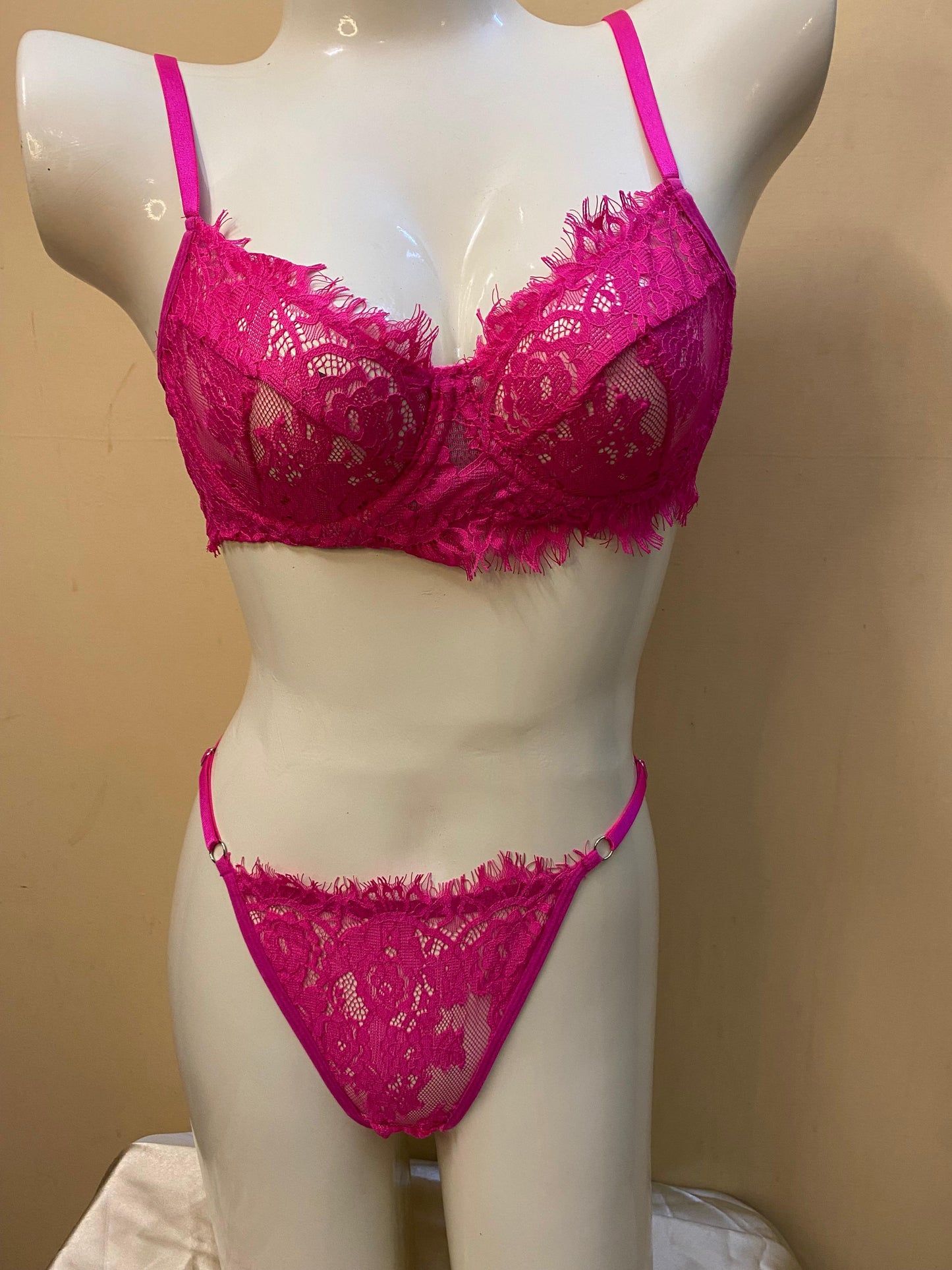 Pink Lace Underwire Lingerie Set